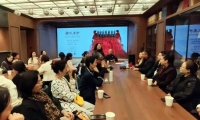 北京古琴文化研究会组织会员参观“春雷琴室 藏珍特展”并召开座谈会 ... ... ...